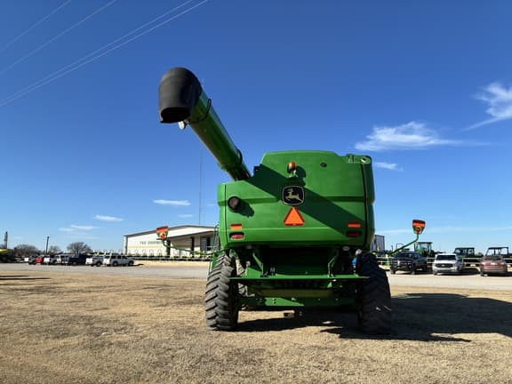 Image of John Deere S680 equipment image 4