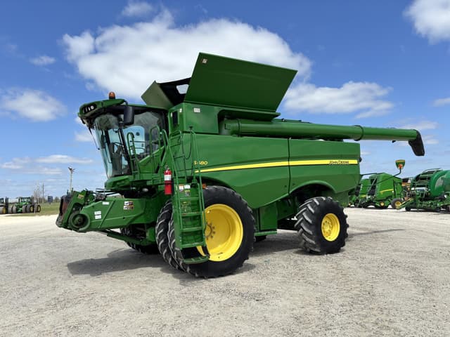 Image of John Deere S680 equipment image 1