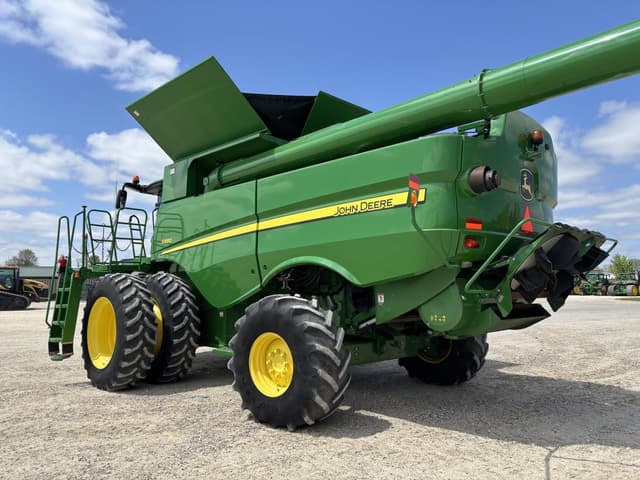 Image of John Deere S680 equipment image 2