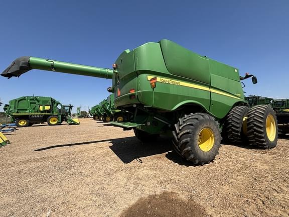 Image of John Deere S680 equipment image 4