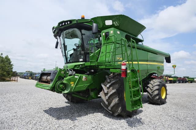 Image of John Deere S680 equipment image 2