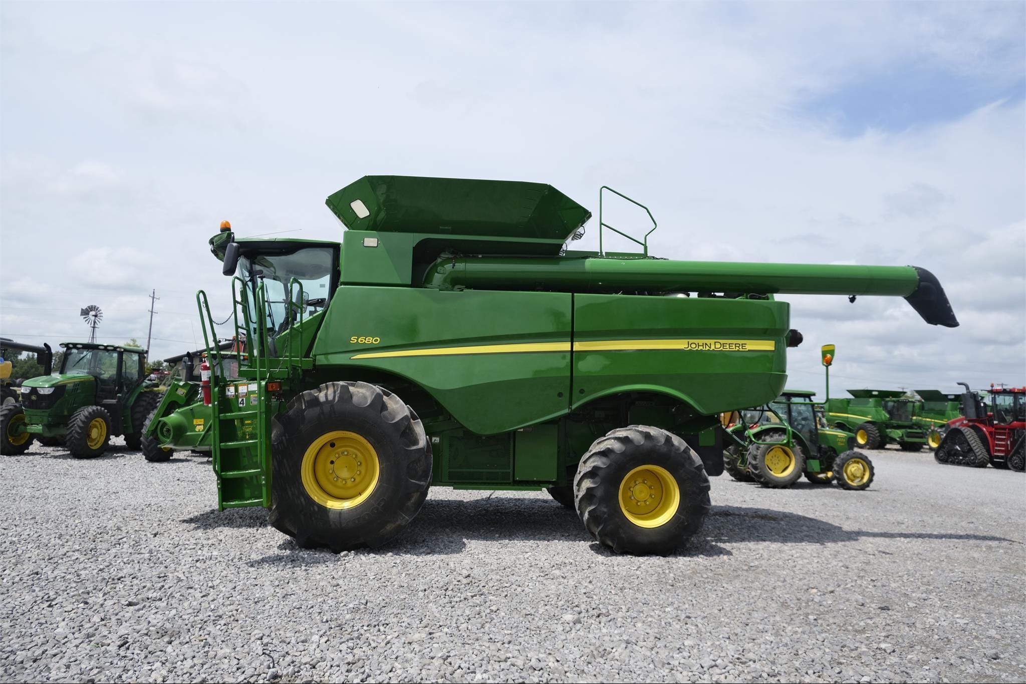 2012 John Deere S680 Equipment Image0
