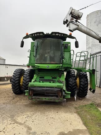 Image of John Deere S680 equipment image 4