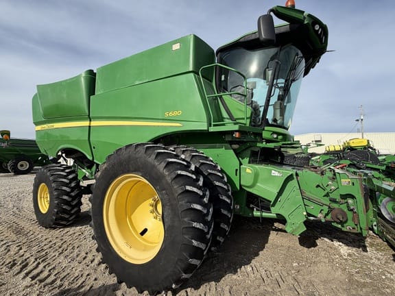 2012 John Deere S680 Equipment Image0