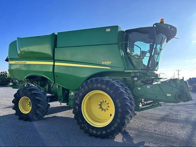 Image of John Deere S680 equipment image 2