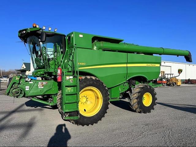 Image of John Deere S680 equipment image 1