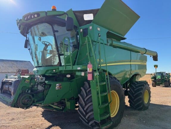 2012 John Deere S680 Equipment Image0
