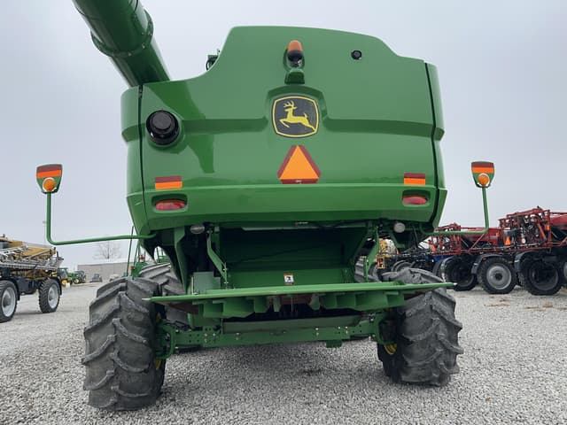 Image of John Deere S680 equipment image 3