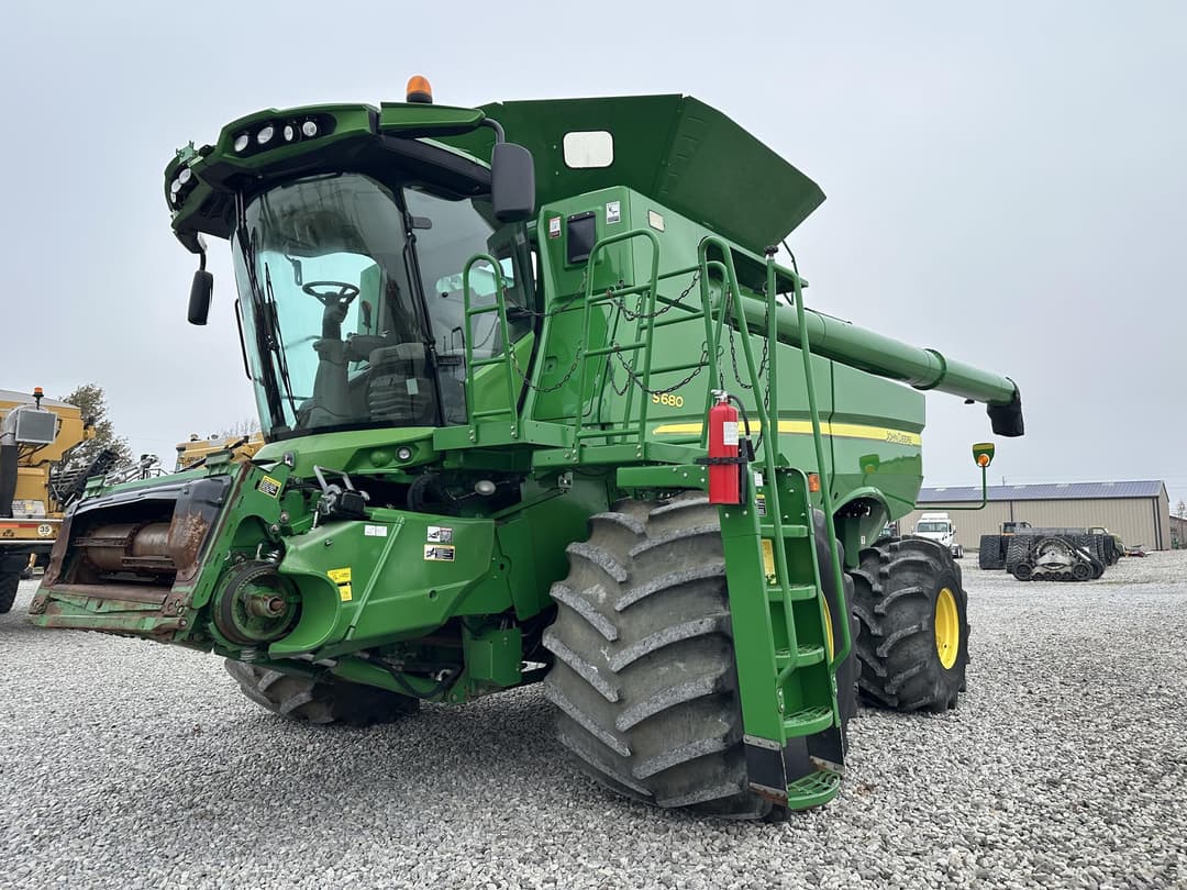 Image of John Deere S680 Primary image