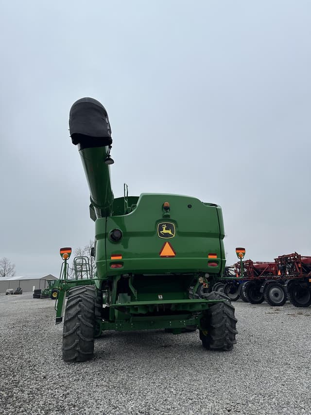 Image of John Deere S680 equipment image 4