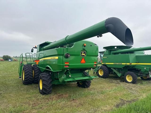 Image of John Deere S680 equipment image 2