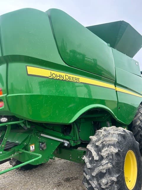 Image of John Deere S680 equipment image 4