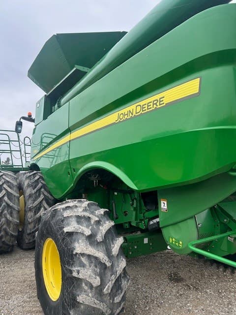 Image of John Deere S680 equipment image 2