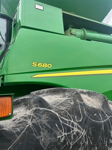 Image of John Deere S680 equipment image 1