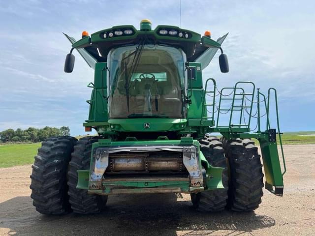Image of John Deere S680 equipment image 2