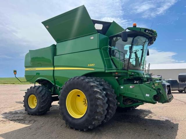Image of John Deere S680 equipment image 4