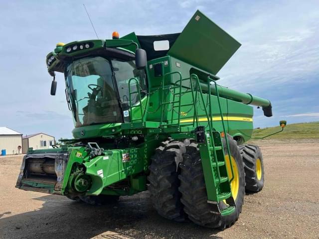 Image of John Deere S680 equipment image 1