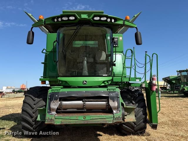 Image of John Deere S680 equipment image 1