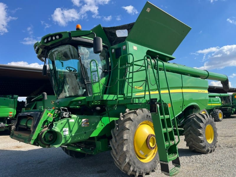 2012 John Deere S680 Equipment Image0