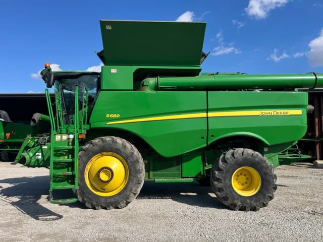 Image of John Deere S680 equipment image 1