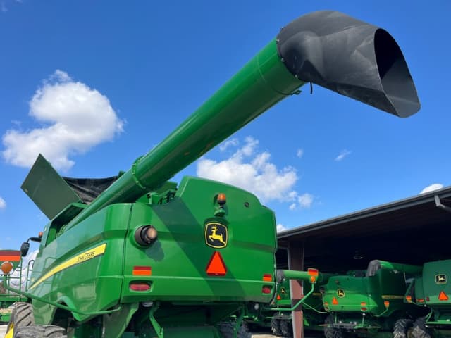 Image of John Deere S680 equipment image 3