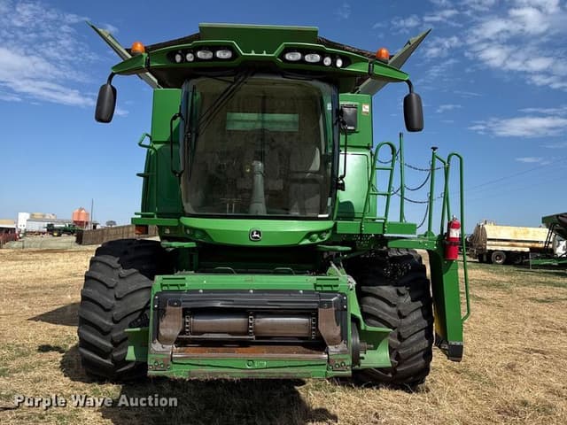 Image of John Deere S680 equipment image 1