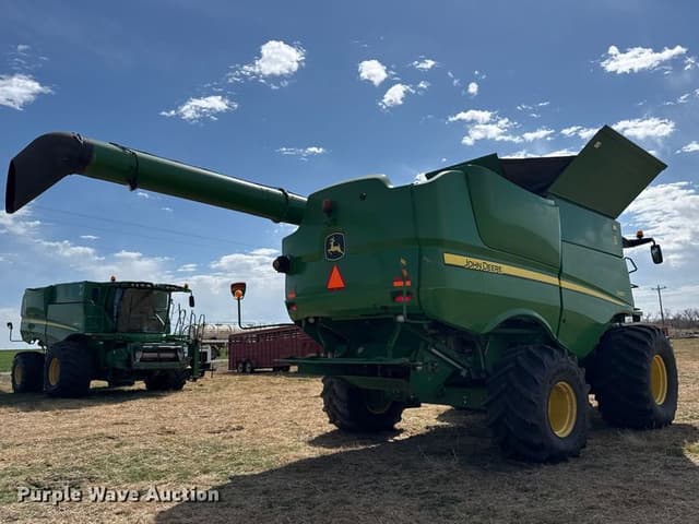 Image of John Deere S680 equipment image 4