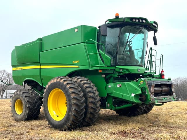 Image of John Deere S680 equipment image 1