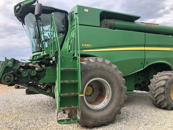 Main image John Deere S680