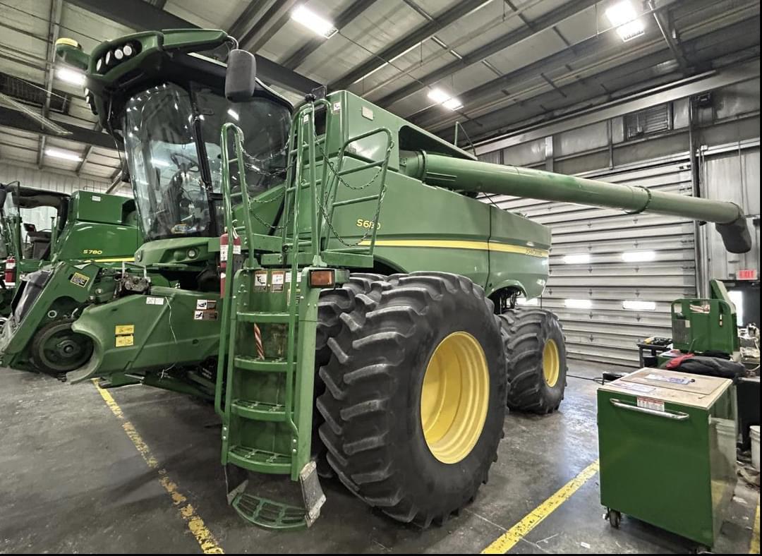 Image of John Deere S680 Primary image
