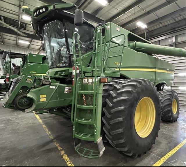 Image of John Deere S680 equipment image 2
