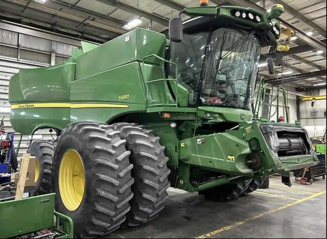 Image of John Deere S680 equipment image 1