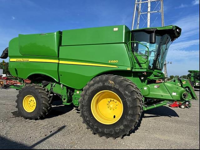 Image of John Deere S680 equipment image 1