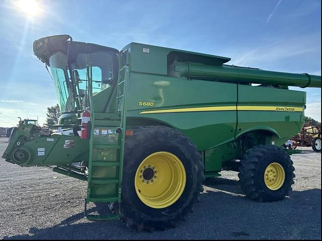 Image of John Deere S680 equipment image 4