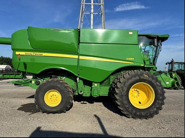 Image of John Deere S680 equipment image 2