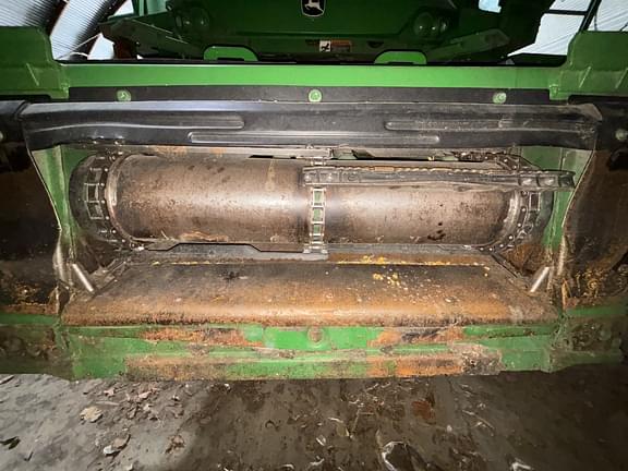 Image of John Deere S680 equipment image 4