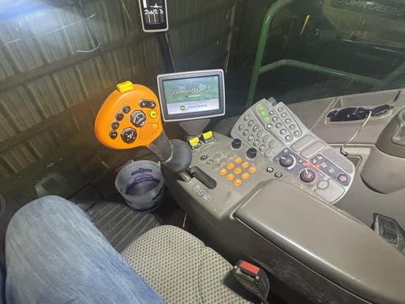 Image of John Deere S680 equipment image 1