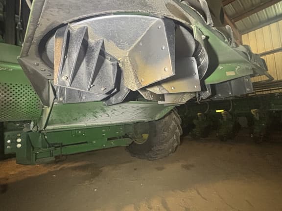 Image of John Deere S680 equipment image 3