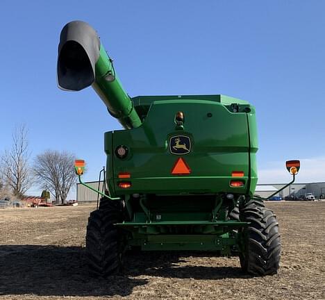 Image of John Deere S680 equipment image 3