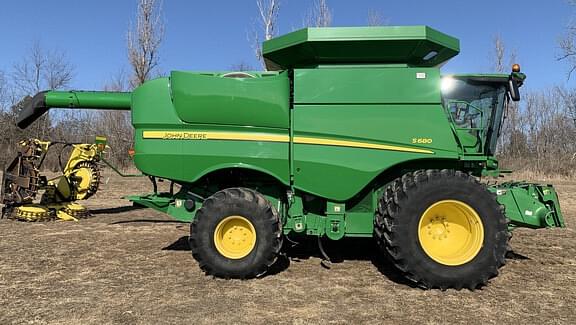 Image of John Deere S680 equipment image 1