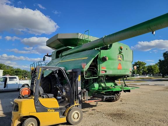 Image of John Deere S680 equipment image 3