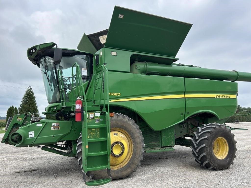 2012 John Deere S680 Equipment Image0