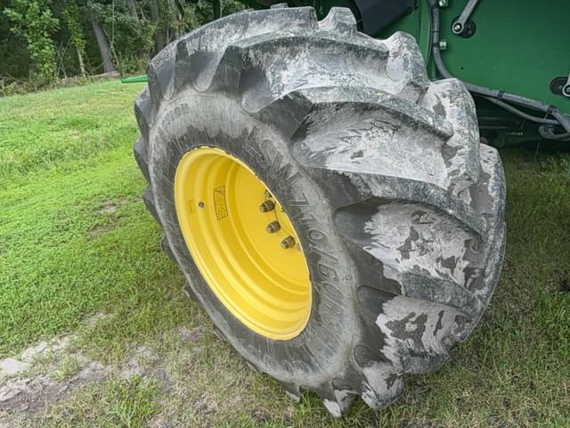 Image of John Deere S680 equipment image 4