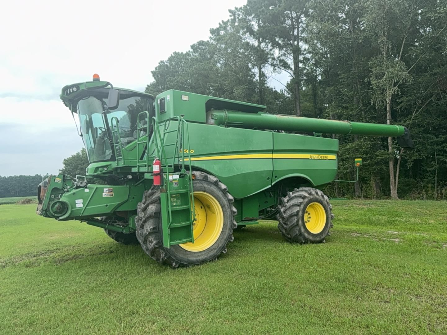 2012 John Deere S680 Equipment Image0