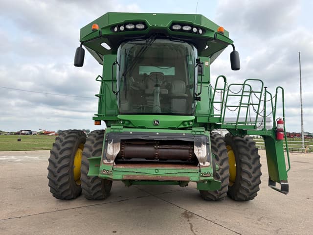 Image of John Deere S680 equipment image 1