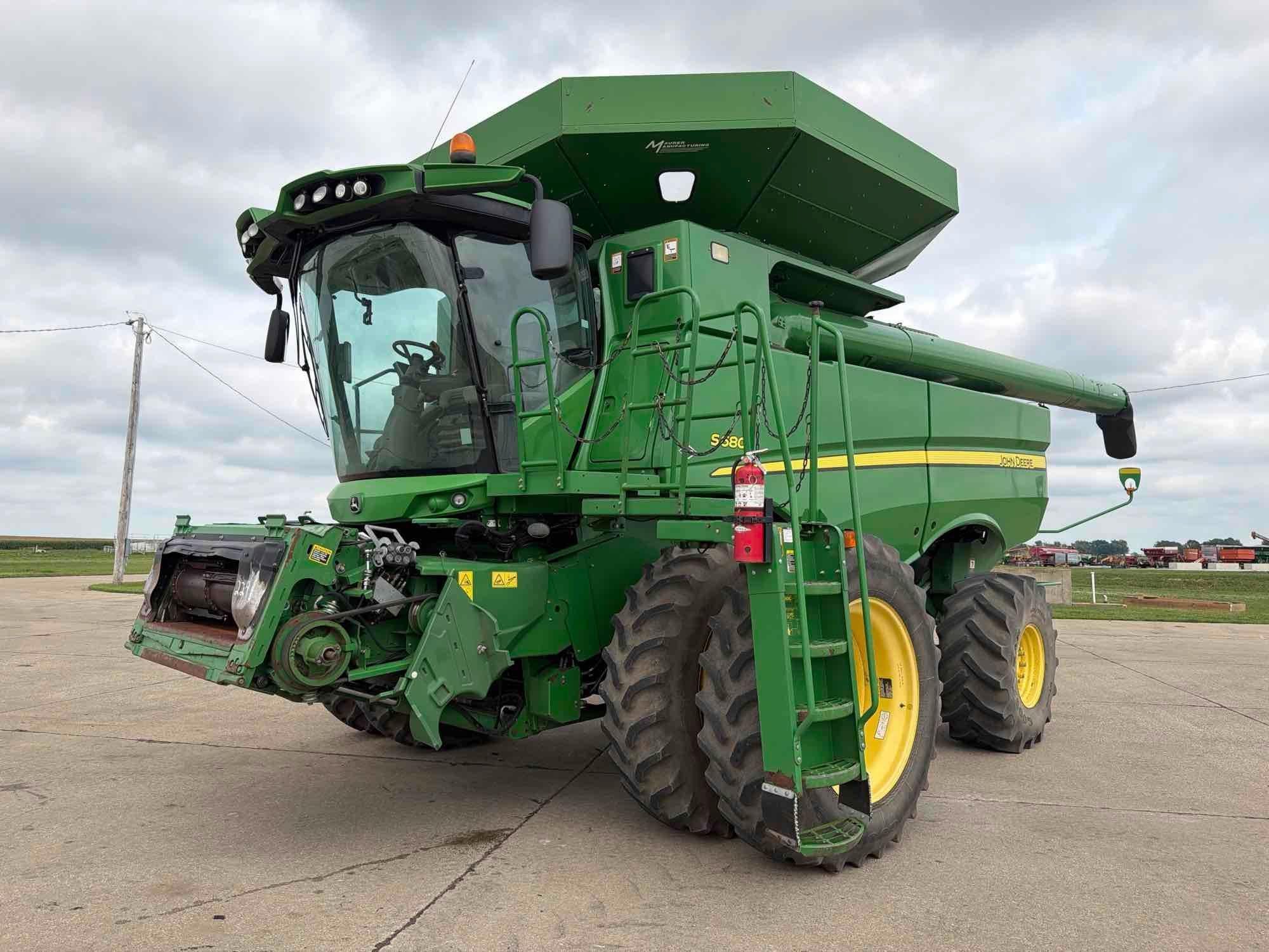2012 John Deere S680 Equipment Image0