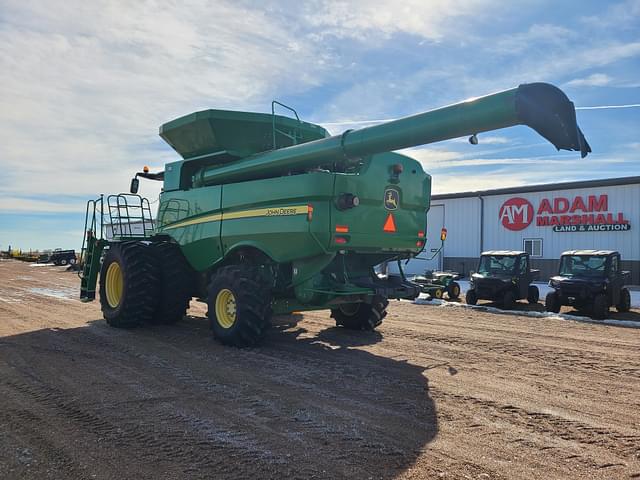 Image of John Deere S680 equipment image 3