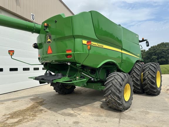 Image of John Deere S690 equipment image 2