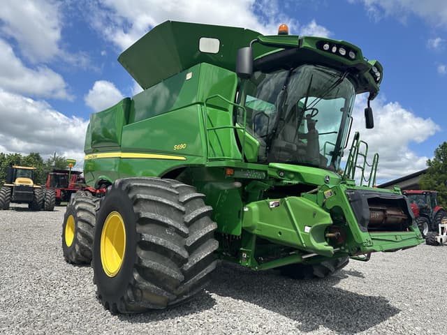 Image of John Deere S690 equipment image 3