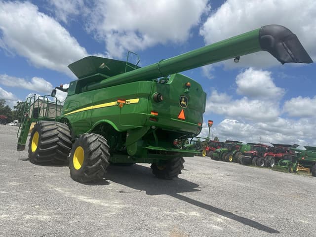 Image of John Deere S690 equipment image 4